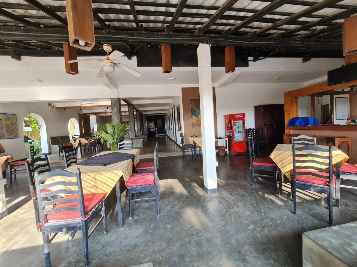 Star Beach Guest House Negombo Extérieur photo