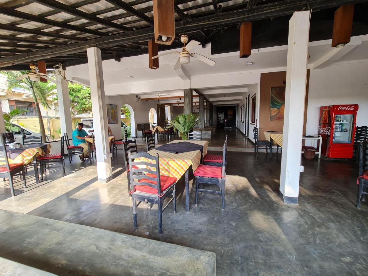 Star Beach Guest House Negombo Extérieur photo