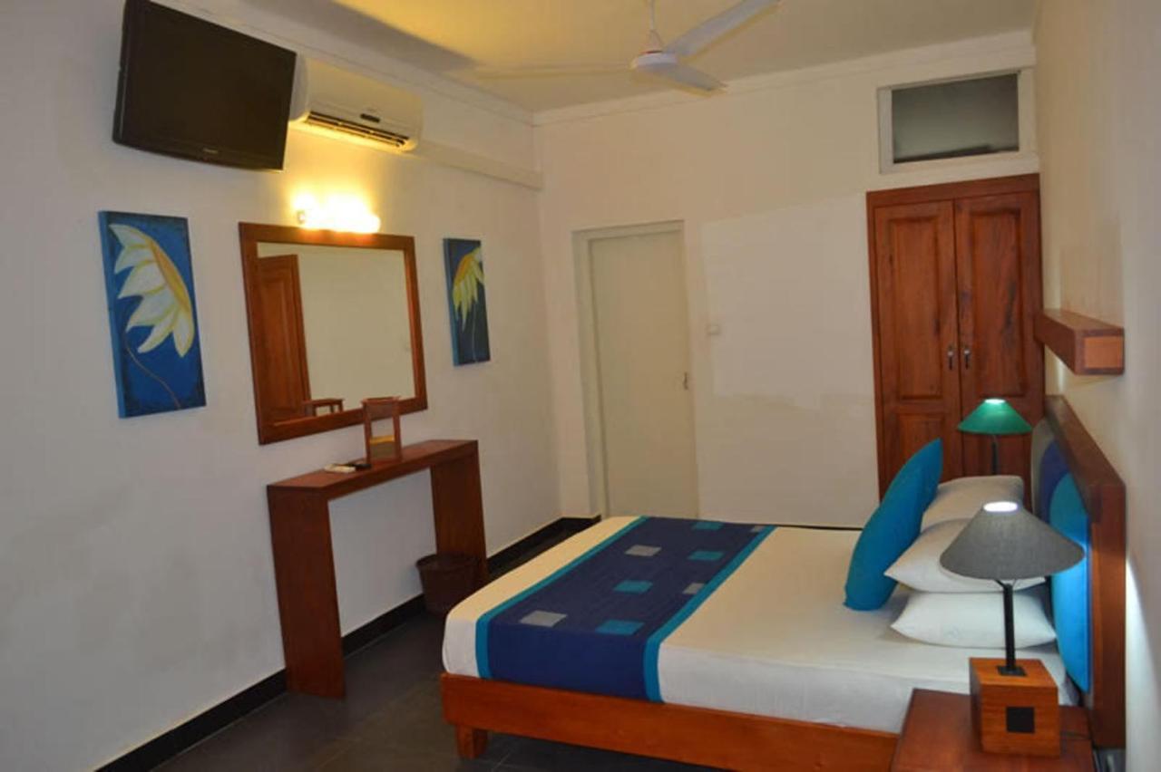 Star Beach Guest House Negombo Extérieur photo
