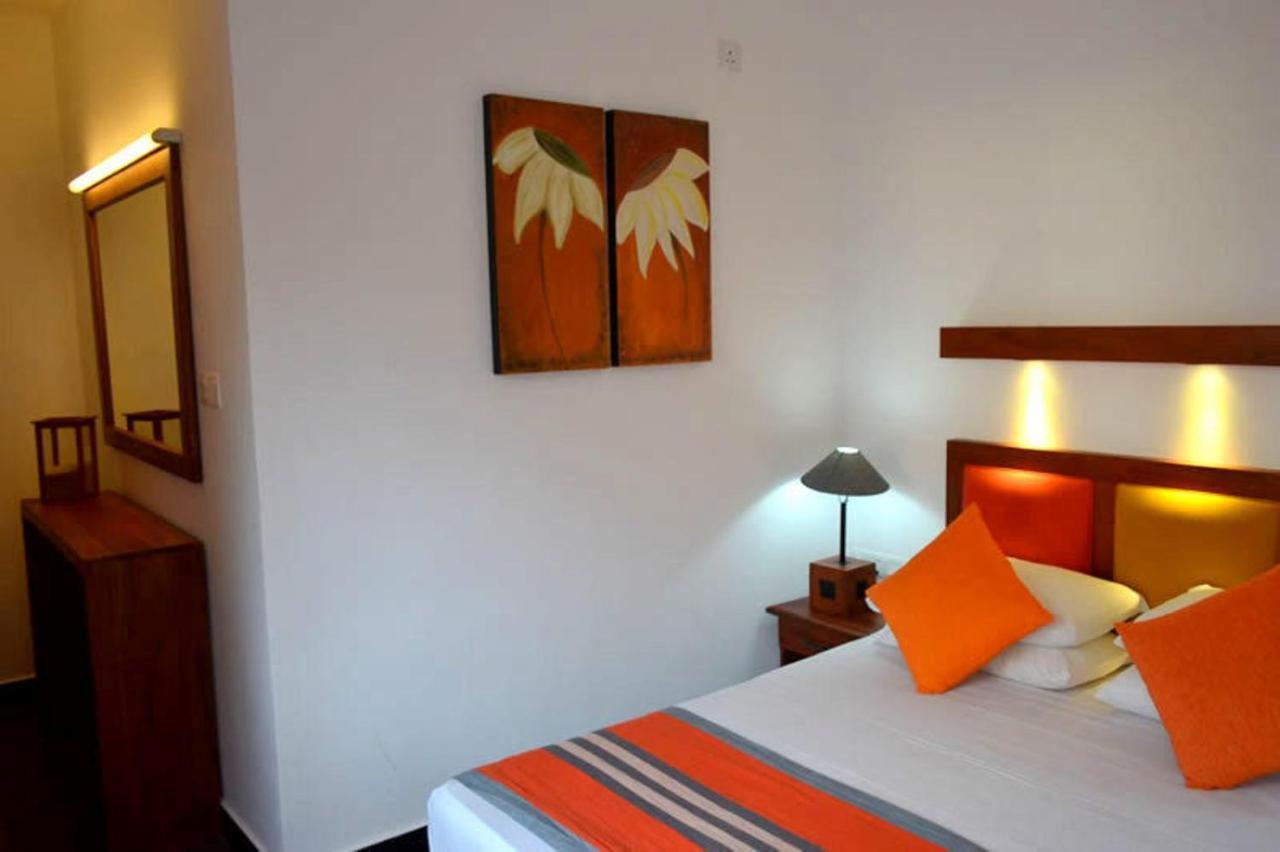 Star Beach Guest House Negombo Extérieur photo