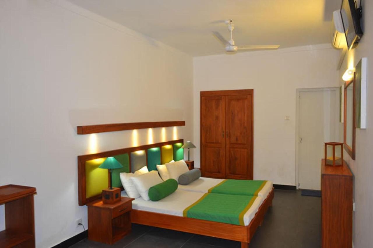 Star Beach Guest House Negombo Extérieur photo